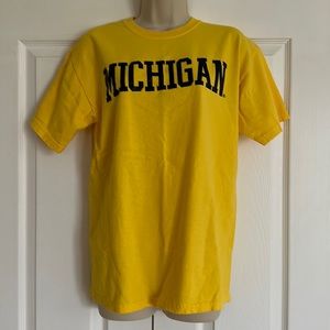 Unisex adult size medium Michigan t-shirt